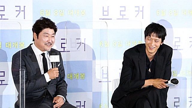 [Throwback] Song Kang-ho and Gang Dongwon Reunite at Broker Press Event After 12 Years