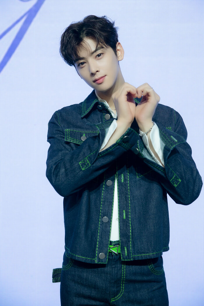 [Throwback] CHA EUNWOO Is Still a Carved-From-Marble Heartthrob