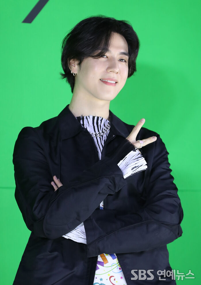 [Throwback] GOT7's YUGYEOM Shows Off an Adorable Youngest-Member Pose