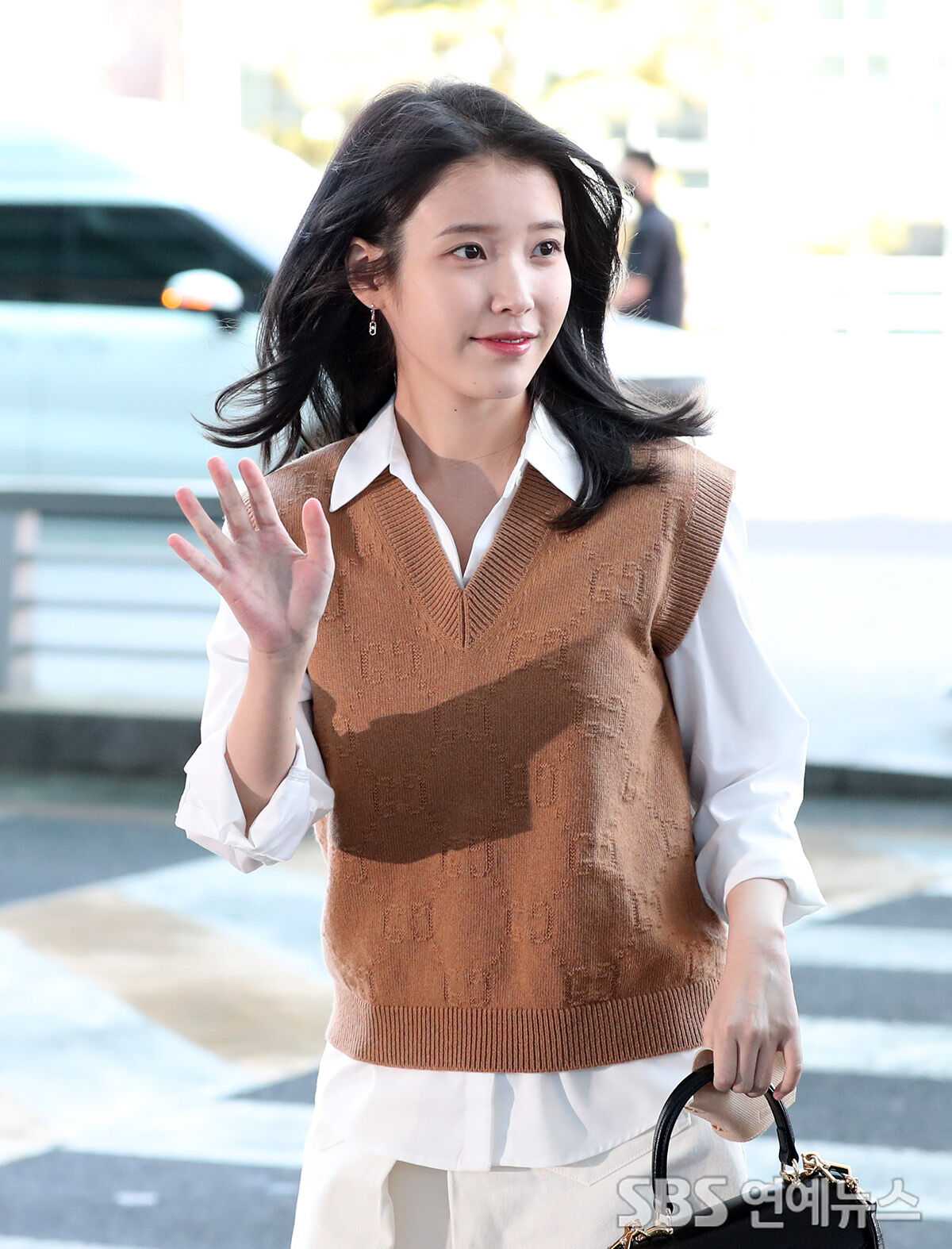 IU