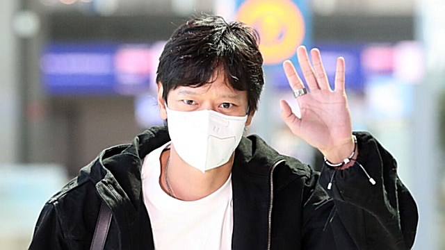 [E포토] 강동원, '손만 흔들어도 훈훈'