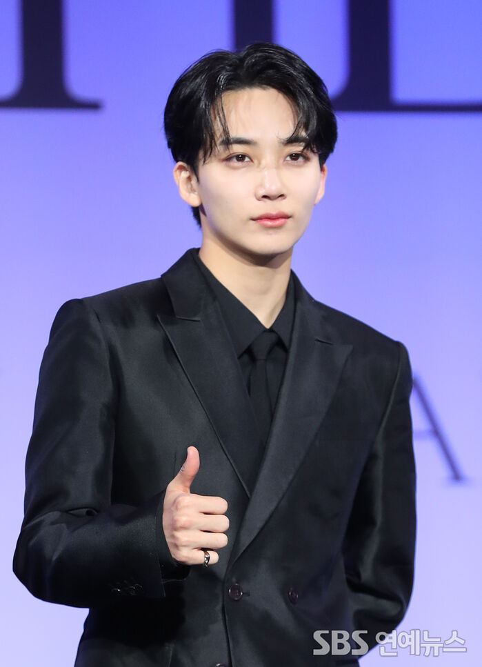 [Throwback] JEONGHAN of SEVENTEEN Sets Sights on No. 1 on Billboard