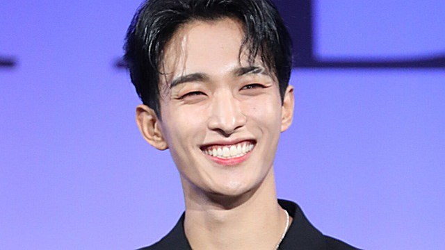 [Throwback] SEVENTEEN’s DK Flashes a Heart-Melting Smile