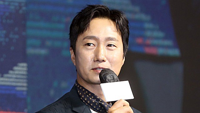 [Throwback] Park Hae-il Channels a Detective in 'Decision to Leave'