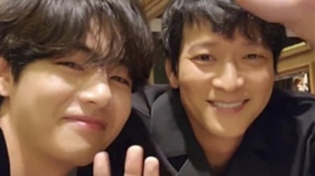 뷔, 강동원과 의리 지키려 조기 귀국&hellip;뜨거운 '거창 우애'