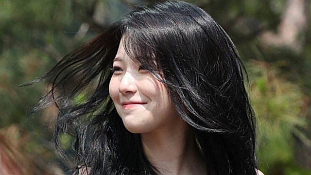 [Throwback] BAEK JIHEON of fromis_9 Radiates Fresh, Bubbly Charm at KBS