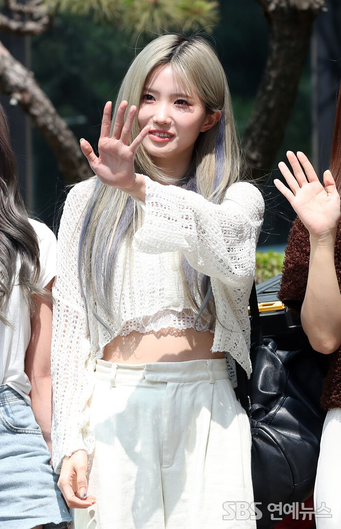 [Throwback] SONG HAYOUNG of fromis_9 Waves and Wins Hearts