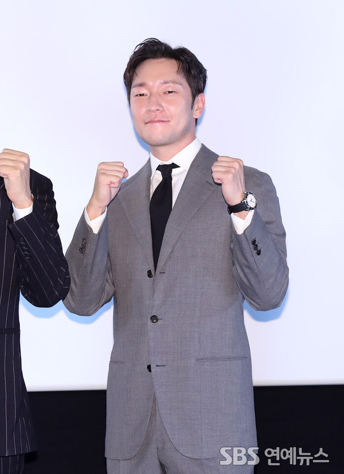 [Throwback] Son Suk-ku Sends Fans Swooning at The Roundup Thank-You Q&A
