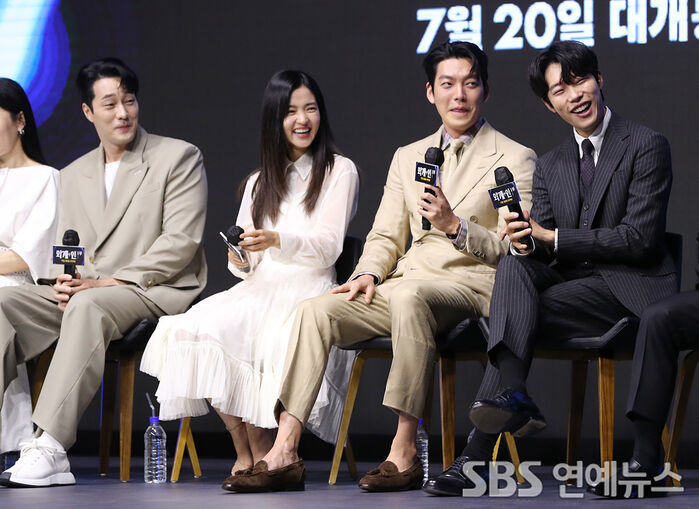 [Throwback] So Jisub, Kim Taeri, Kim Woo-bin, Ryu Junyeol Show Off Effortless Chemistry