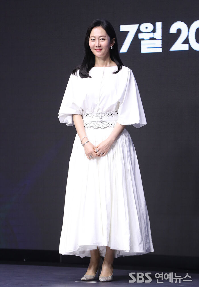 [Throwback] Yum Jung-ah Stuns With Timeless Elegance