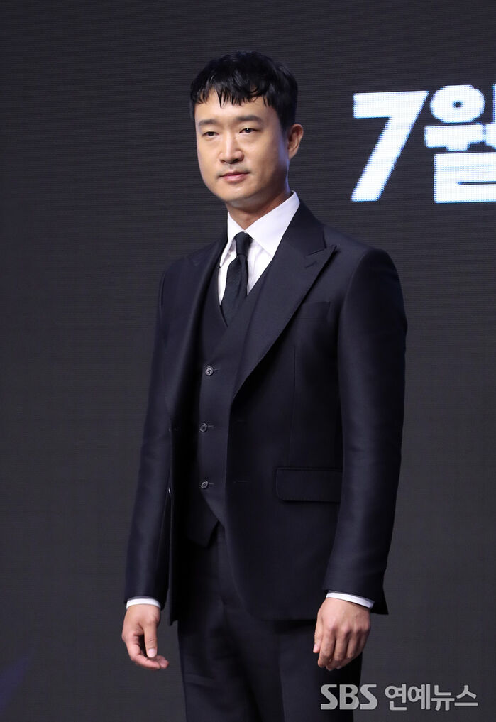 [Throwback] Jo Woo Jin Smolders at the Alienoid Photo Call