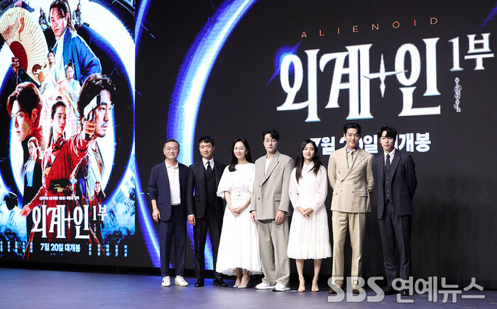 [Throwback] Alienoid: Part 1 Cast Lights Up Seoul Photo Call