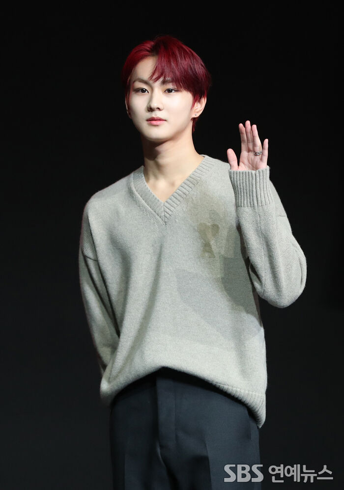 [Throwback] JUNGWON of ENHYPEN Turns Heads With Fiery Red Hair