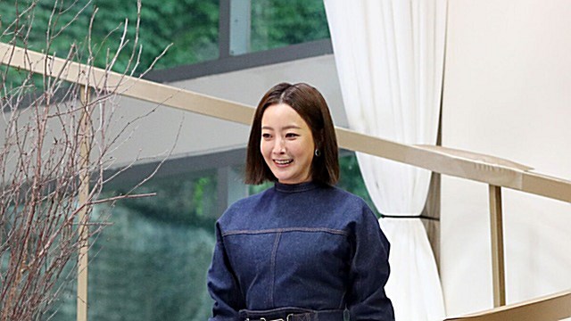[E포토] 김희선, '블랙의 신부 입장'