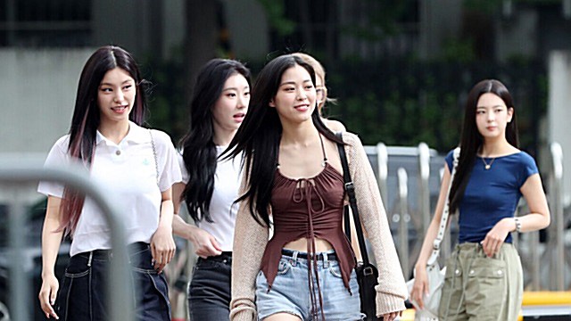 [Throwback] ITZY Arrives at KBS on Comeback Day