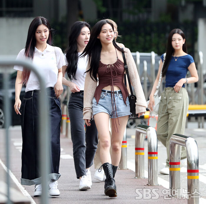 [Throwback] ITZY Arrives at KBS on Comeback Day