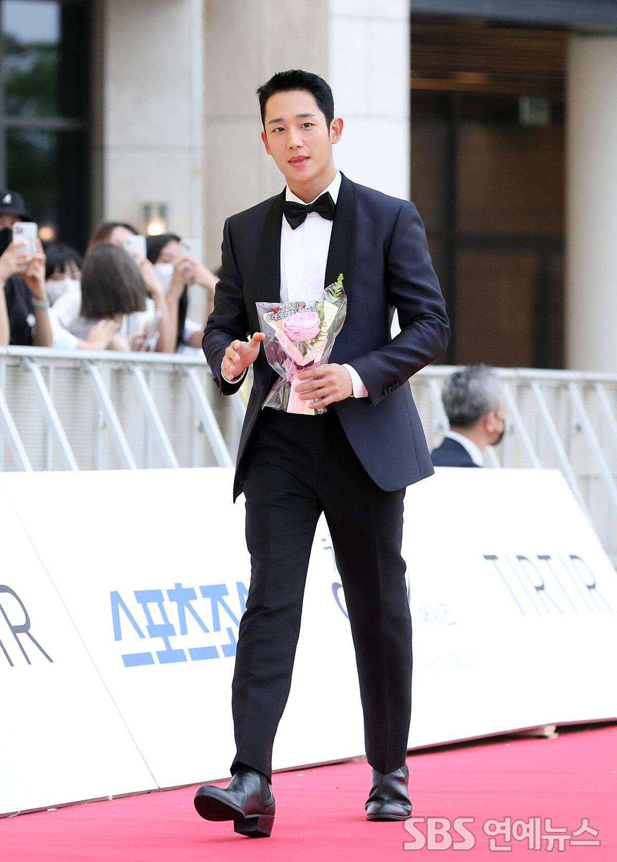 Jung Hae-in at the Blue Dragon Series Awards Red Carpet