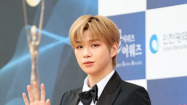 [E포토] 강다니엘, '턱시도 입은 국민 센터'