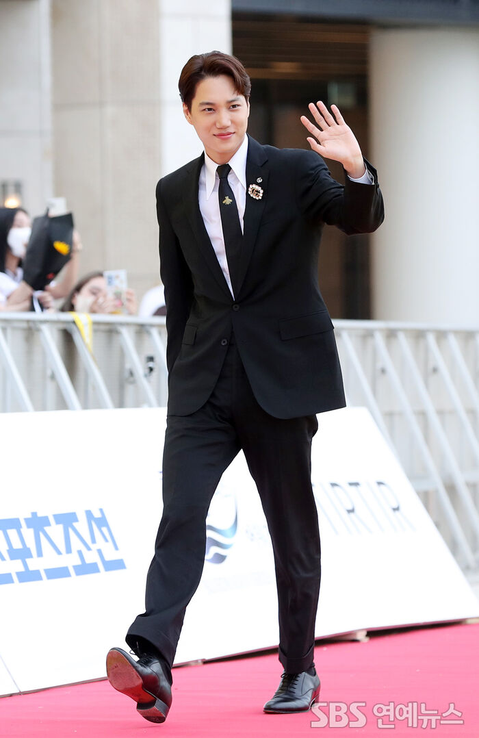 Kai of EXO poses for photos on the Blue Dragon Series Awards red carpet