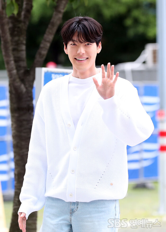 [Throwback] Kim Woo-bin's Killer Smile Is Out of This World