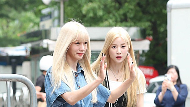 [E포토] 에이핑크 초롱-보미, '유닛으로 새롭게 데뷔'