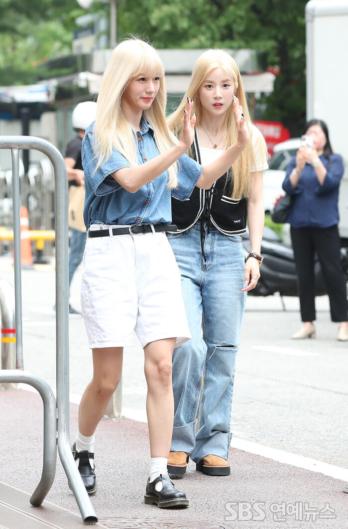 [Throwback] Apink’s PARK CHORONG And YOON BOMI Step Out As New Duo CHOBOM