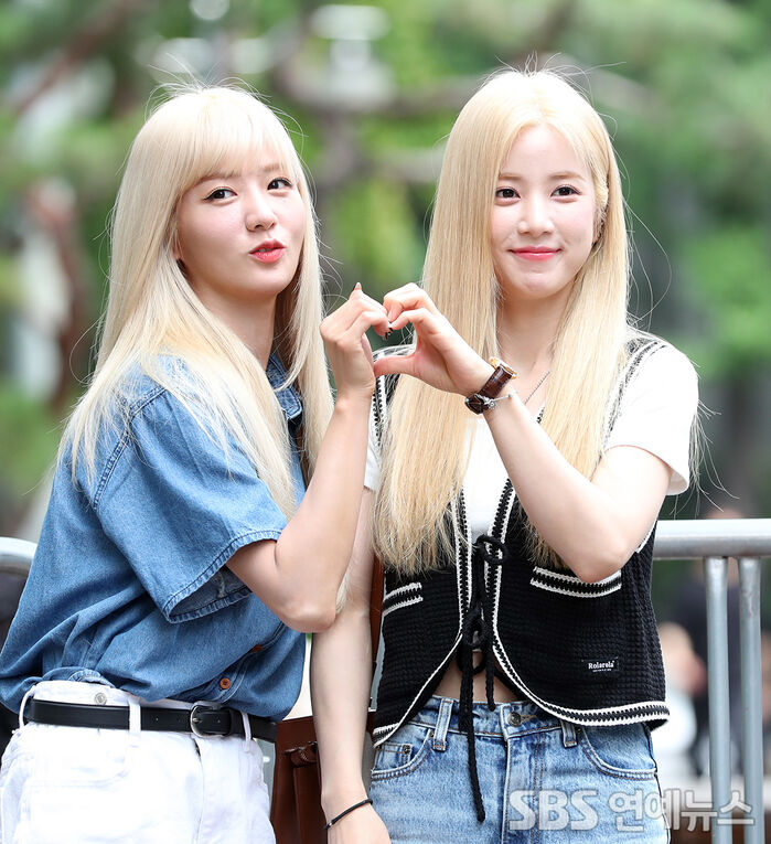[Throwback] Apink's ChoBom Serve Twin Barbie Energy