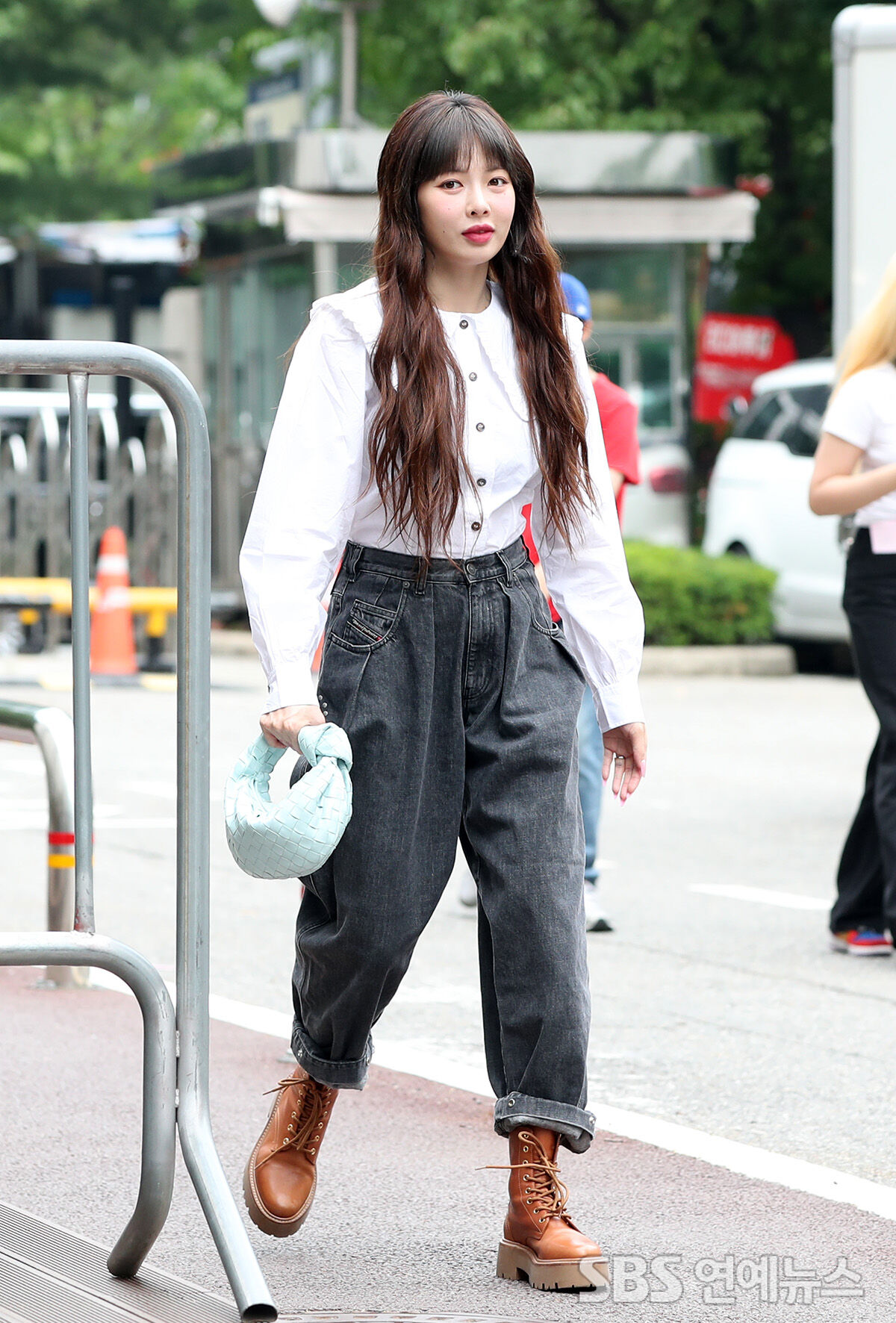 [E포토] 현아, '오늘은 얌전한 패션'