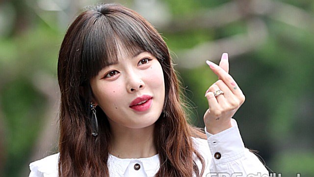 [E포토] 현아, '하트의 완성은 핑크 네일'