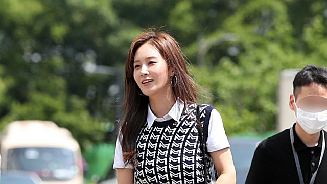 [Throwback] YURI of Girls' Generation Stuns on Her Way to JTBC Taping