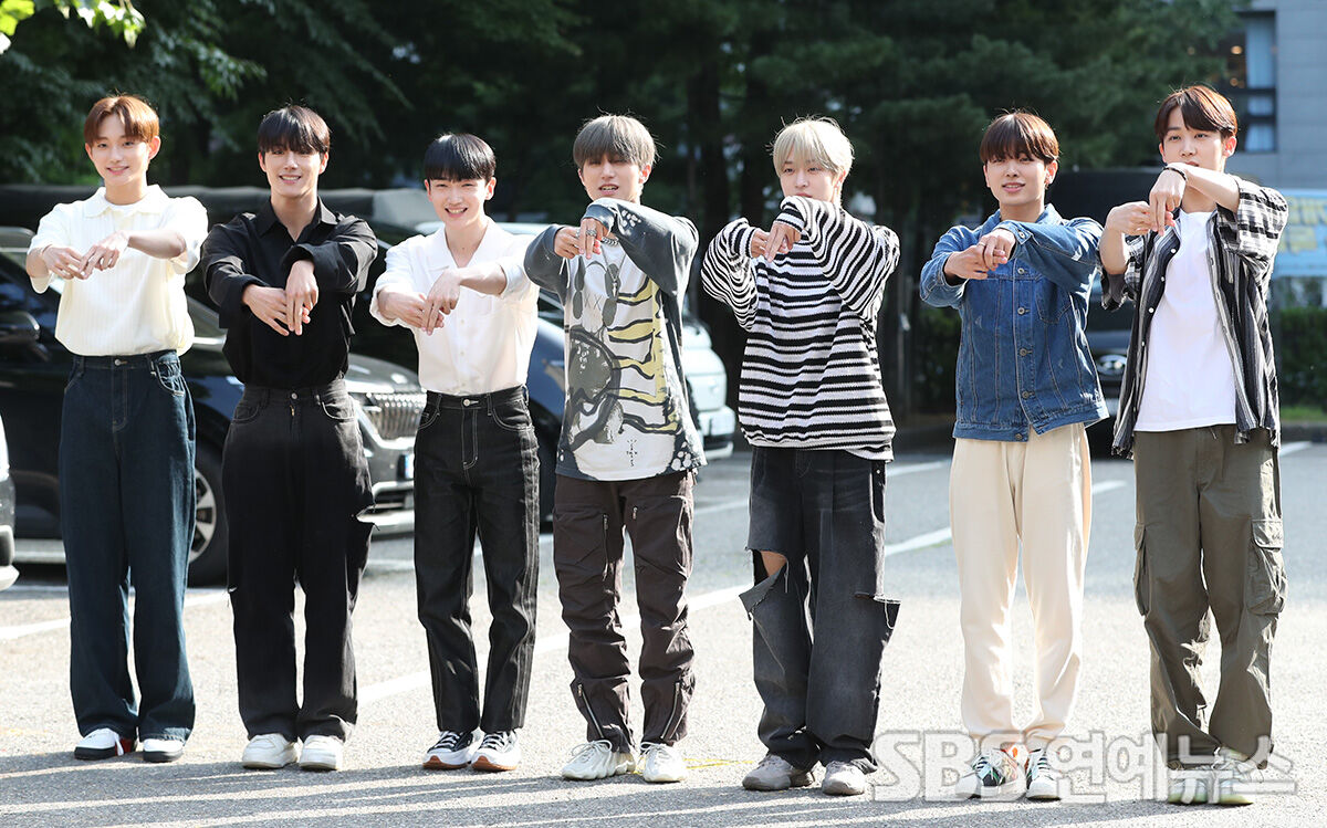 [E포토] ATBO, '그저께 데뷔한 보이그룹'