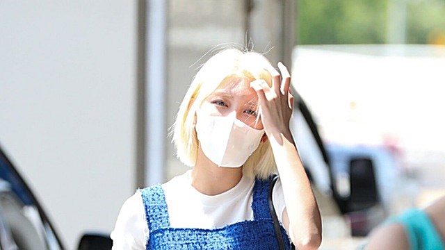 [Throwback] IVE's GAEUL Is Summer's Blonde It Girl