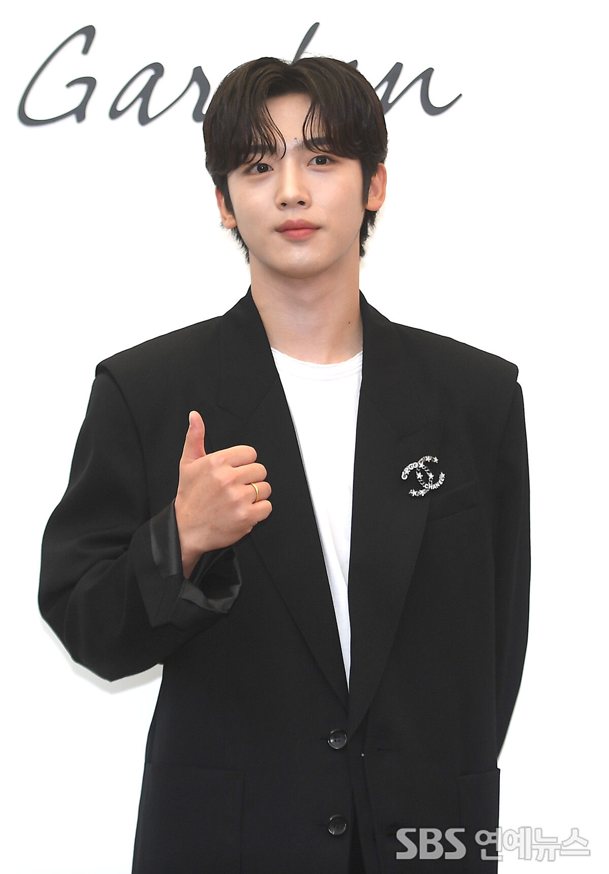 [E포토] 위아이 김요한, '멋짐도 엄지 척'