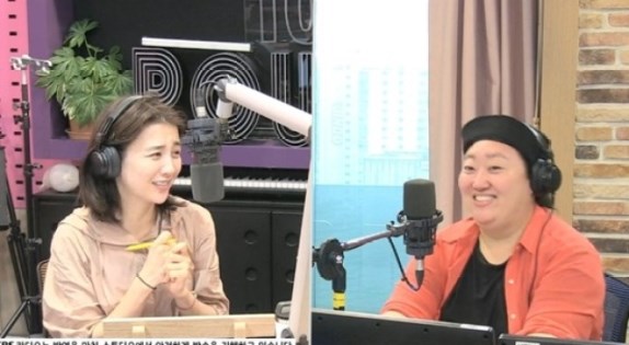 박하선, 폭우로 '씨네타운' 생방송 지각→게스트 박준면 대타 오프닝