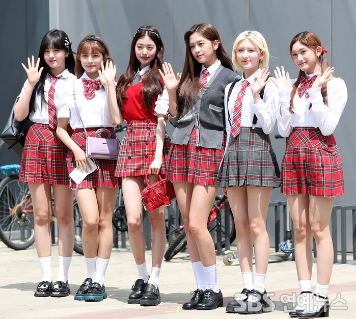 [Throwback] IVE Stuns in Matching School-Uniform Looks
