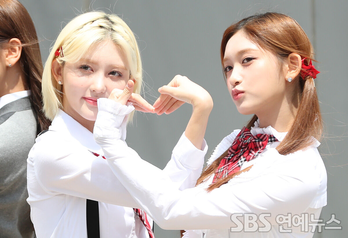 IVE's Gaeul and Leeseo