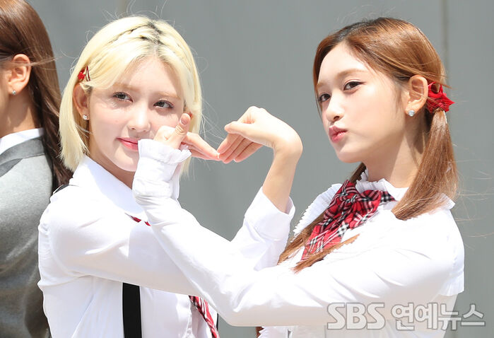 IVE's Gaeul and Leeseo