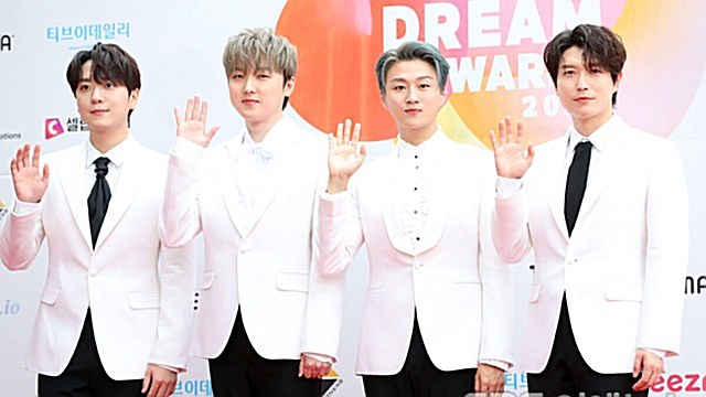 [Throwback] FORESTELLA Stuns in Sharp White Jackets