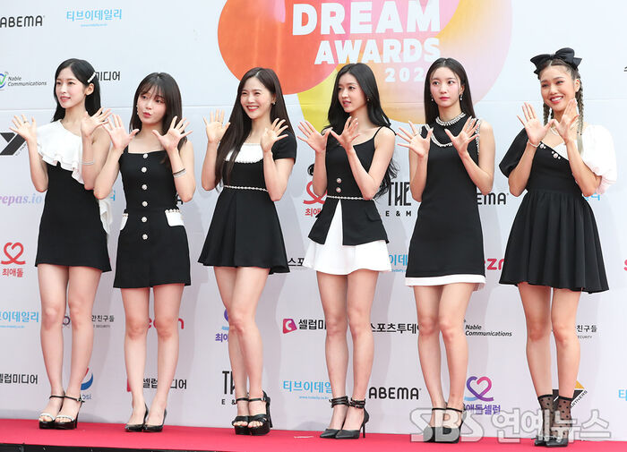[Throwback] OH MY GIRL Blossoms on the Red Carpet