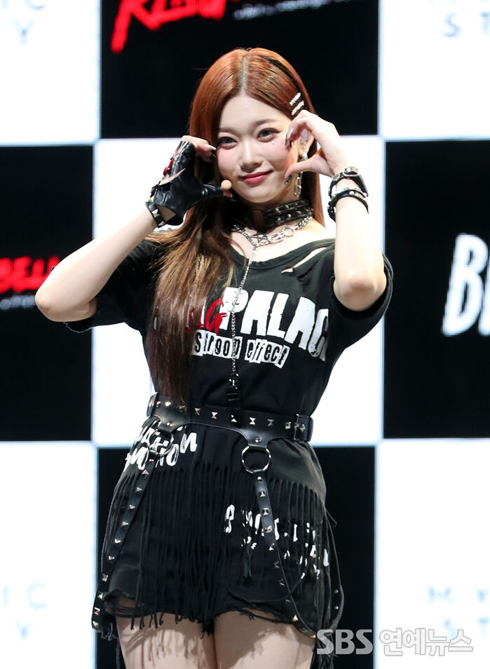 [Throwback] TSUKI of Billlie Makes Rock 'n' Roll Look Adorable