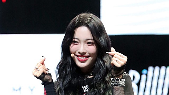 [Throwback] Billlie's HARAM Serves Adorable Heart Pose
