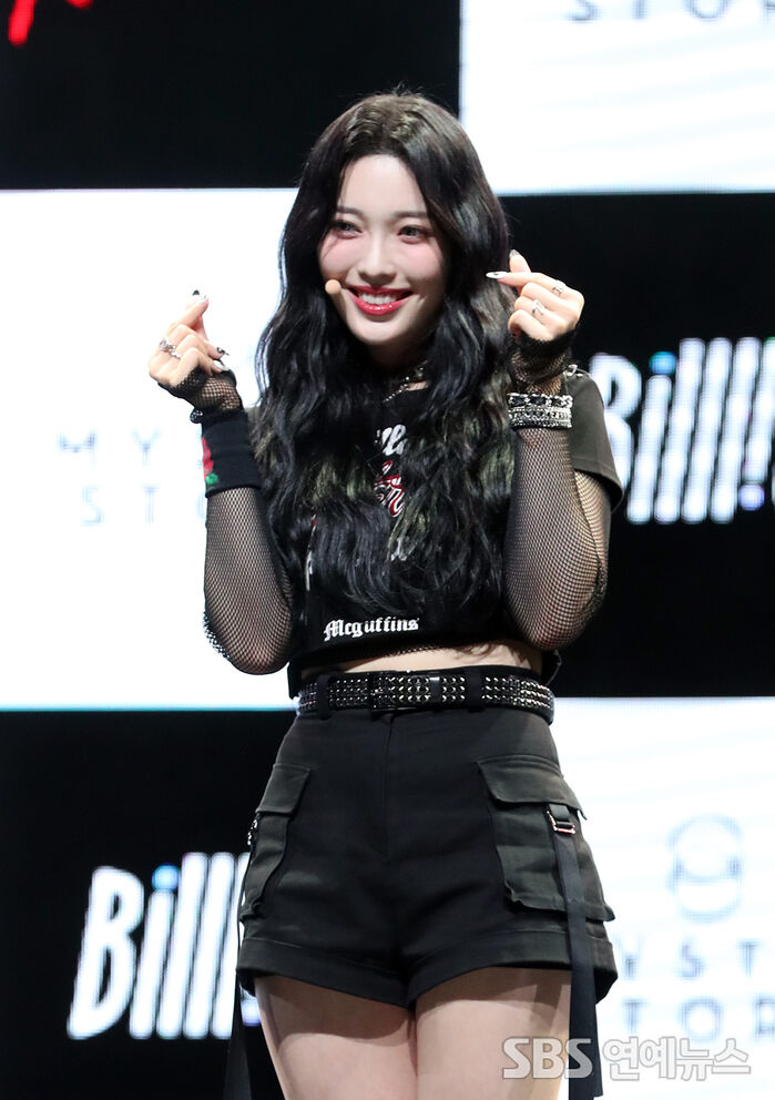 [Throwback] Billlie's HARAM Serves Adorable Heart Pose