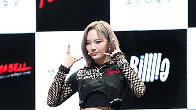 [Throwback] MOON SUA of Billlie Channels Her Inner Rock Star