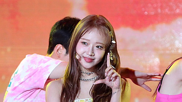 [Throwback] CHOI YOOJUNG’s Solo ‘Sunflower’ Showcase Serves Killer Endings