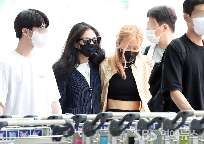 [Throwback] JENNIE and ROSE Are Inseparable, Serving Bestie Energy