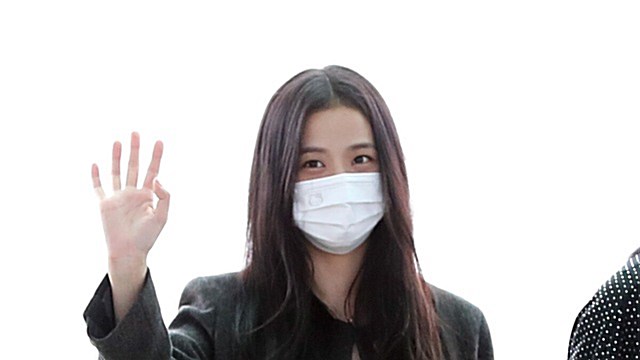 [Throwback] BLACKPINK’s JISOO Stuns at Incheon on Her Way to L.A.