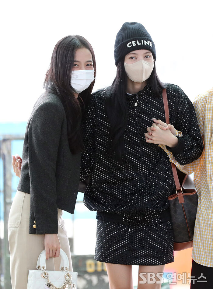 [Throwback] JISOO and LISA of BLACKPINK Jet to L.A. With Bestie Energy