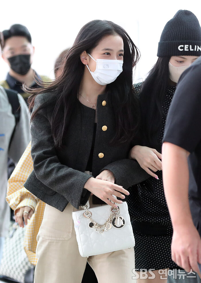 BLACKPINK's JISOO and LISA