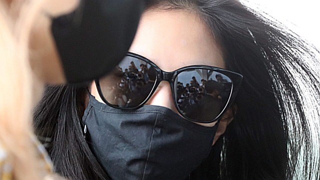 [E포토] 블랙핑크 제니, '선글라스로 가린 열애설의 주인공'