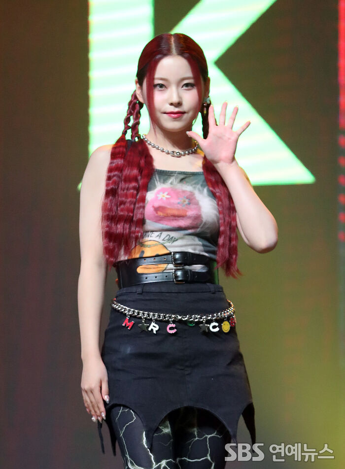 [Throwback] KYUJIN of NMIXX Brings Big-Star Energy as the Youngest Member